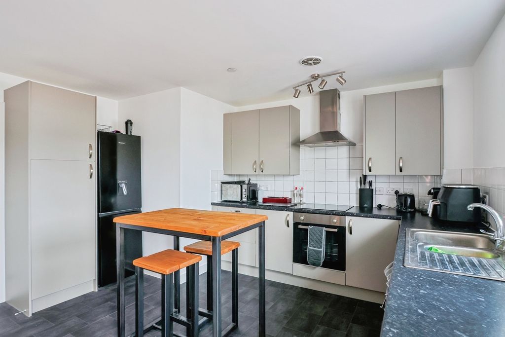 Property photo 3 of 14 Kitchen