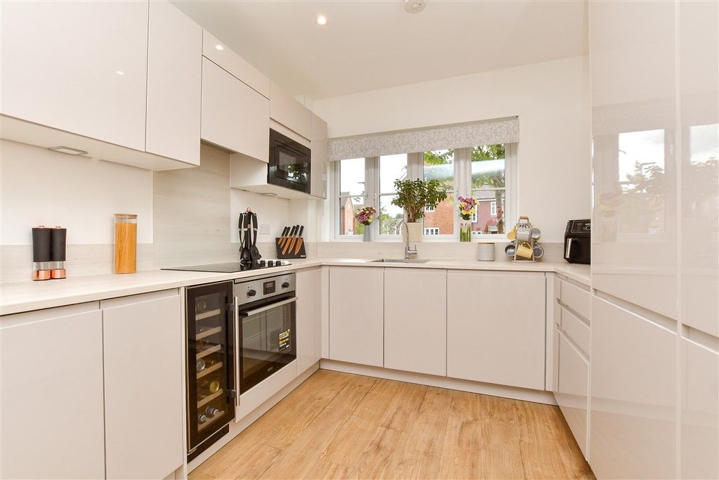 Property photo 1 of 15 Kitchen / Breakfast Room