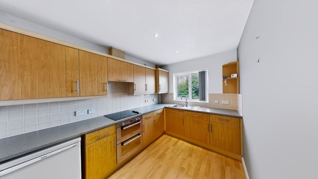 Property photo 3 of 7 Kitchen