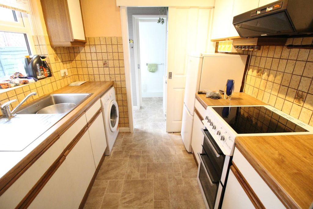 Property photo 3 of 14 Kitchen