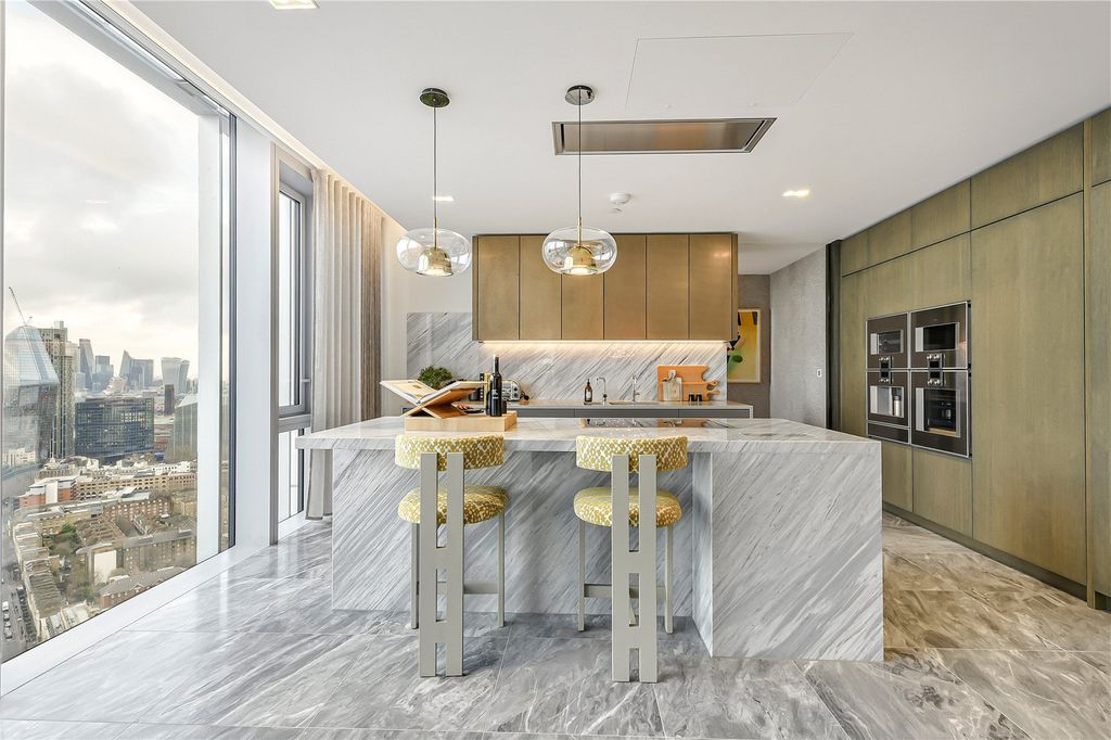 Property photo 2 of 31 Kitchen