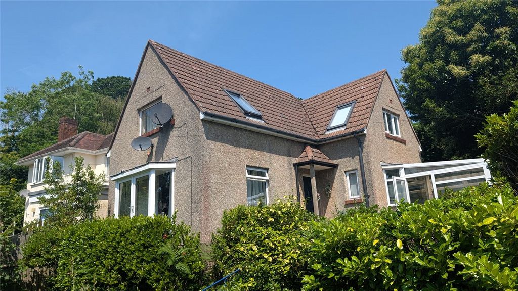 Property photo 2 of 17 Glen Road
