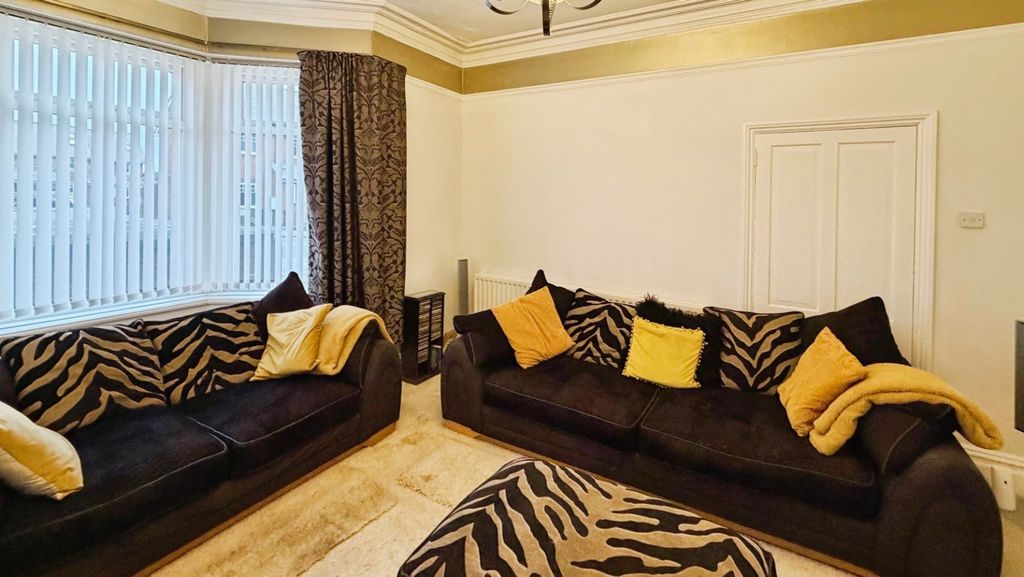 Property photo 2 of 17 Lounge