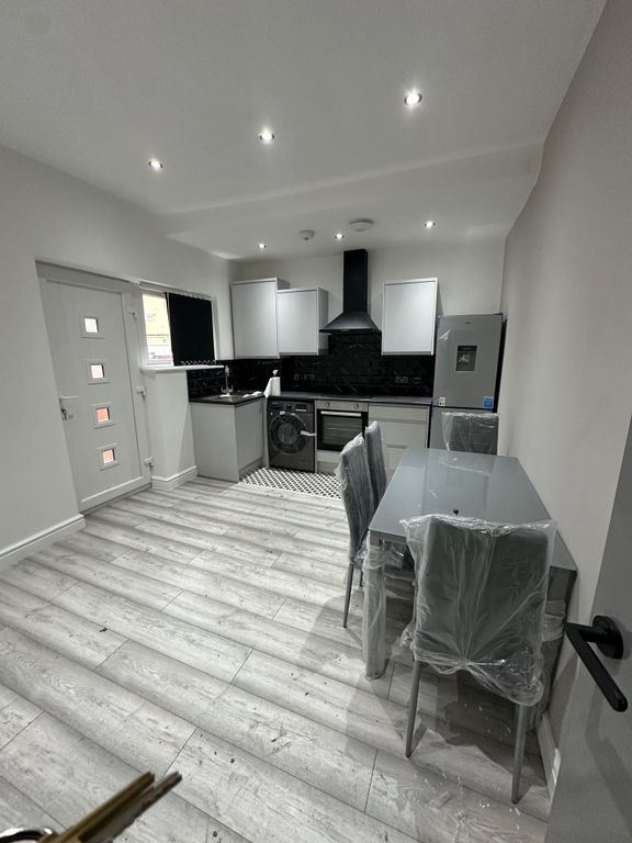 Property photo 1 of 8 Photograph 2