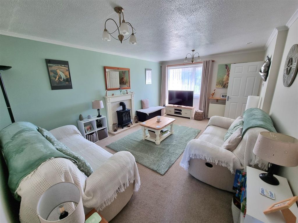 Property photo 2 of 19 Sitting Room.Jpg