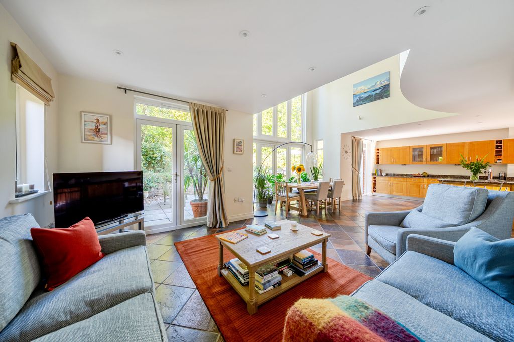 Property photo 3 of 17