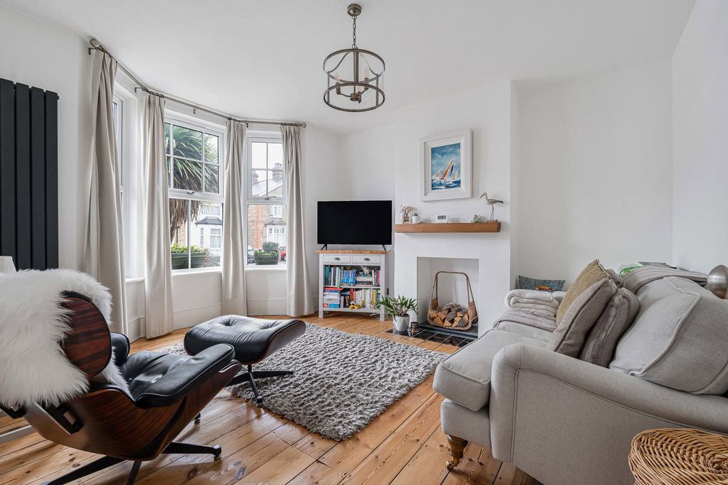 Property photo 2 of 19 Living Room