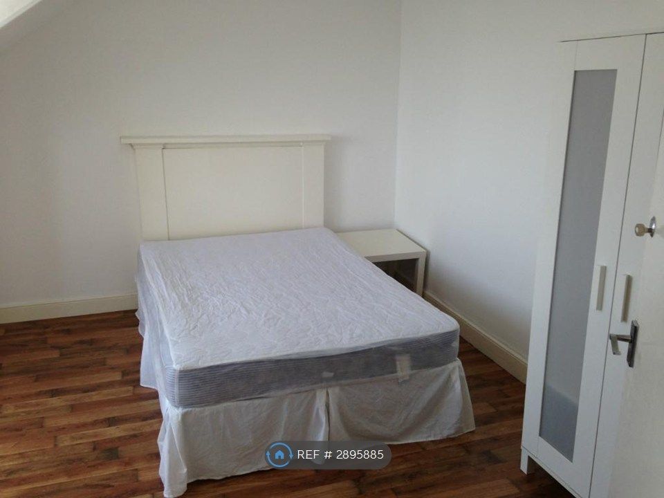 Property photo 3 of 12 Bedroom 2