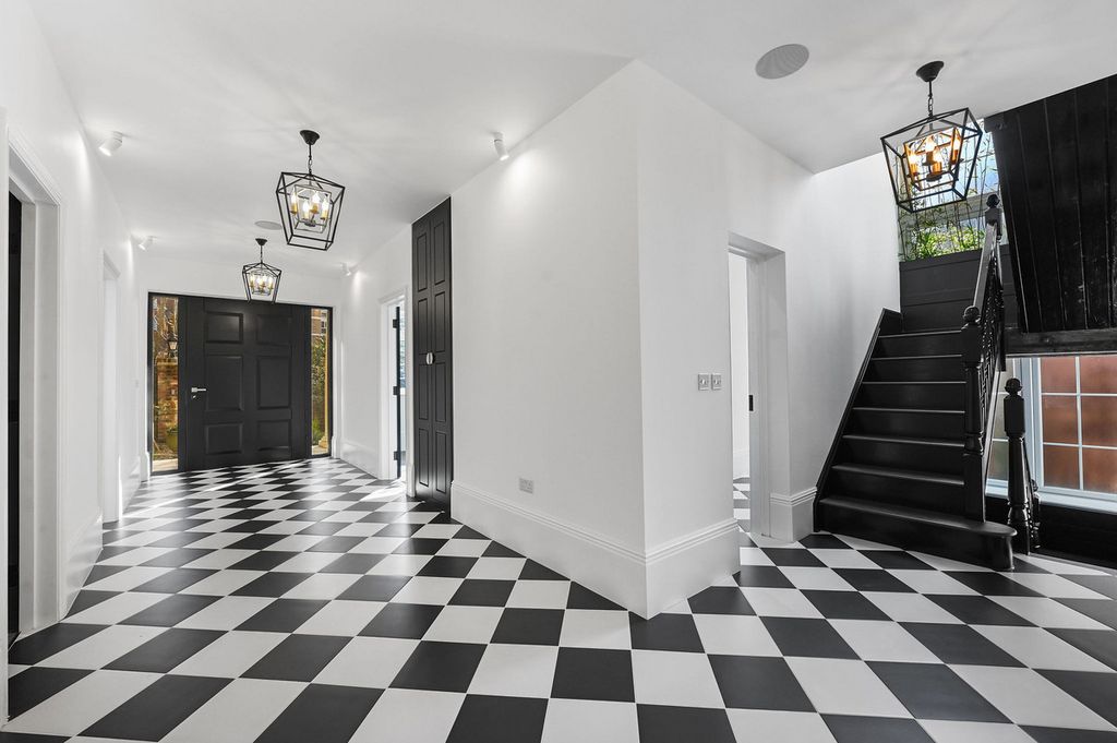 Property photo 2 of 50