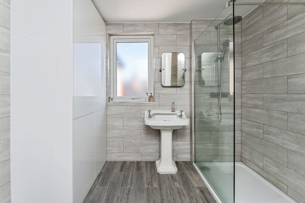 Property photo 3 of 17 Photo