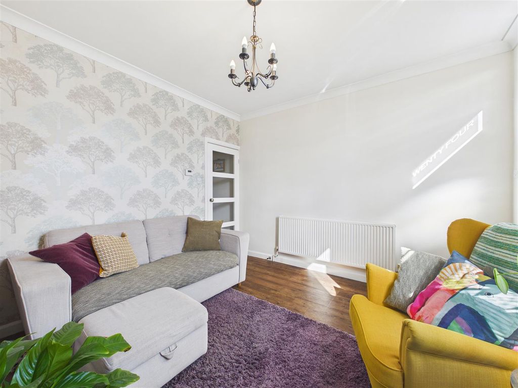 Property photo 3 of 17 Cam05476G0-Pr0158-Still012.Jpg