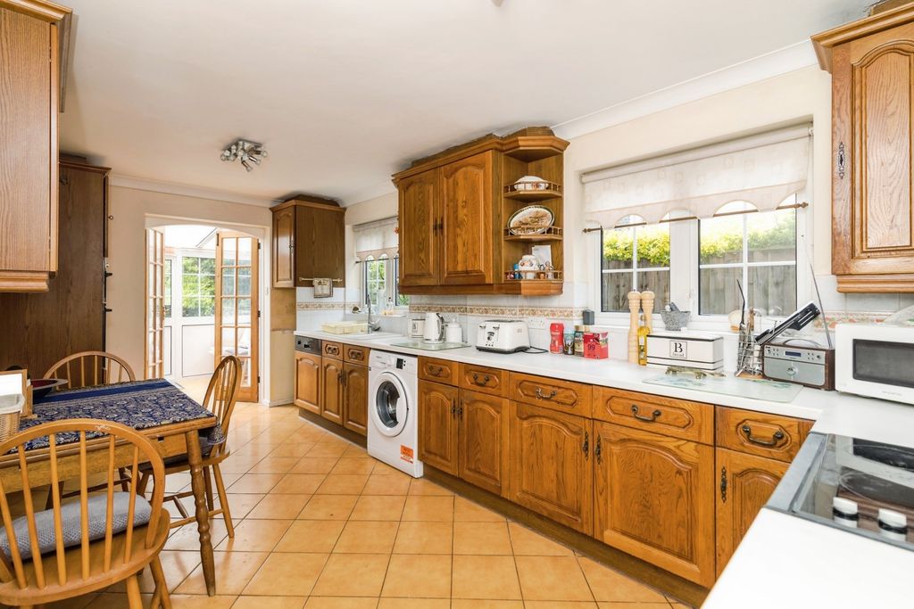 Property photo 3 of 20 Kitchen