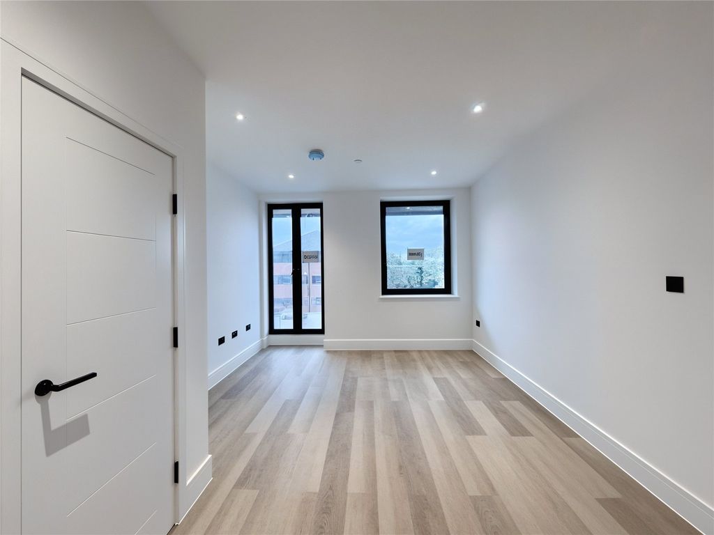 Property photo 3 of 8 Picture No. 02