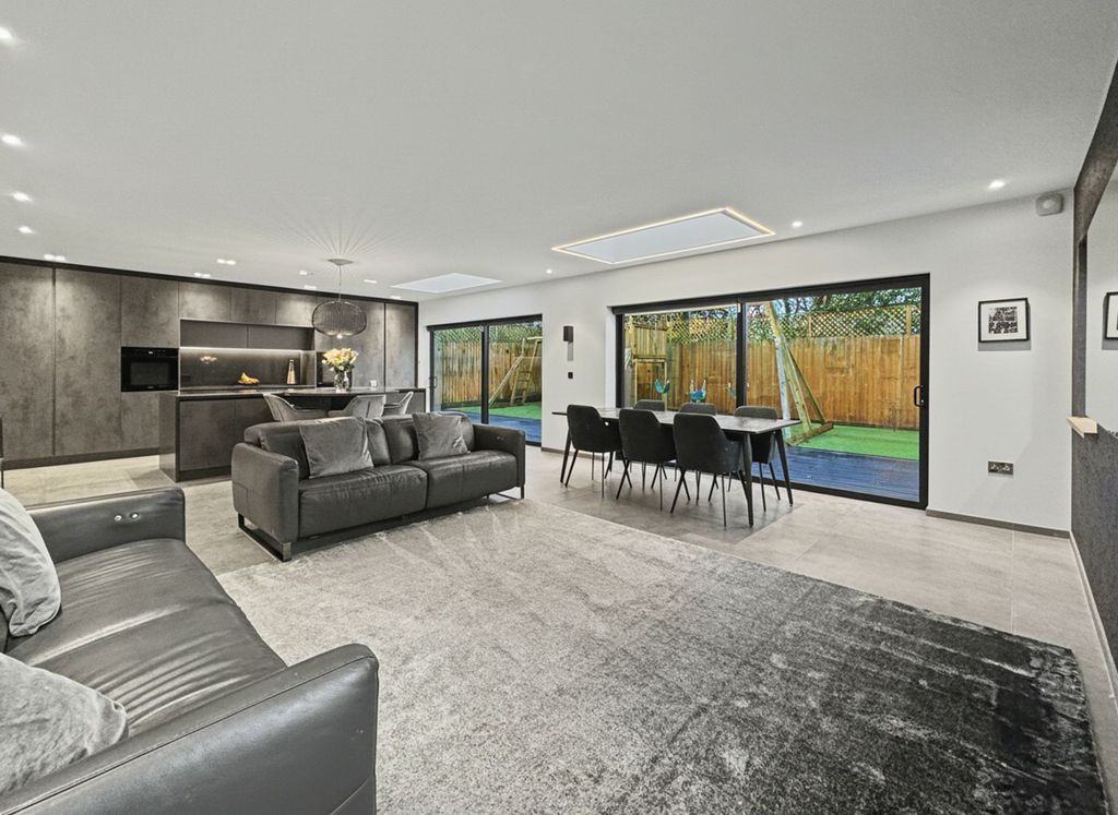 Property photo 2 of 43