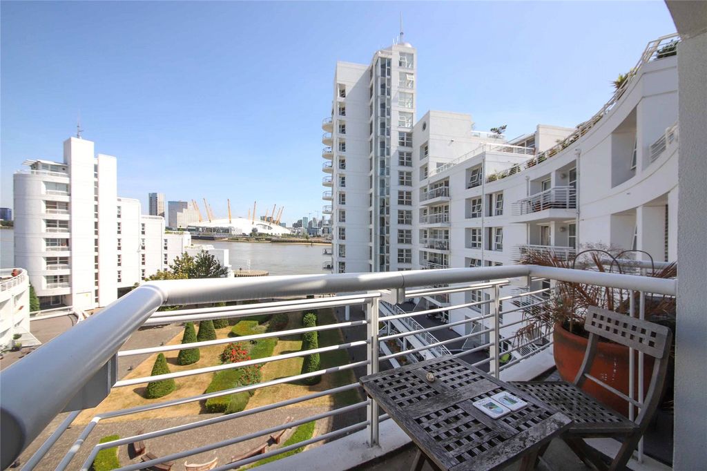 Property photo 3 of 5 Balcony / View