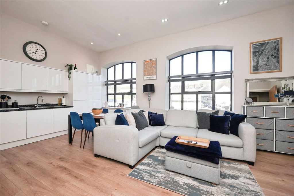 Property photo 1 of 40 Picture No. 03