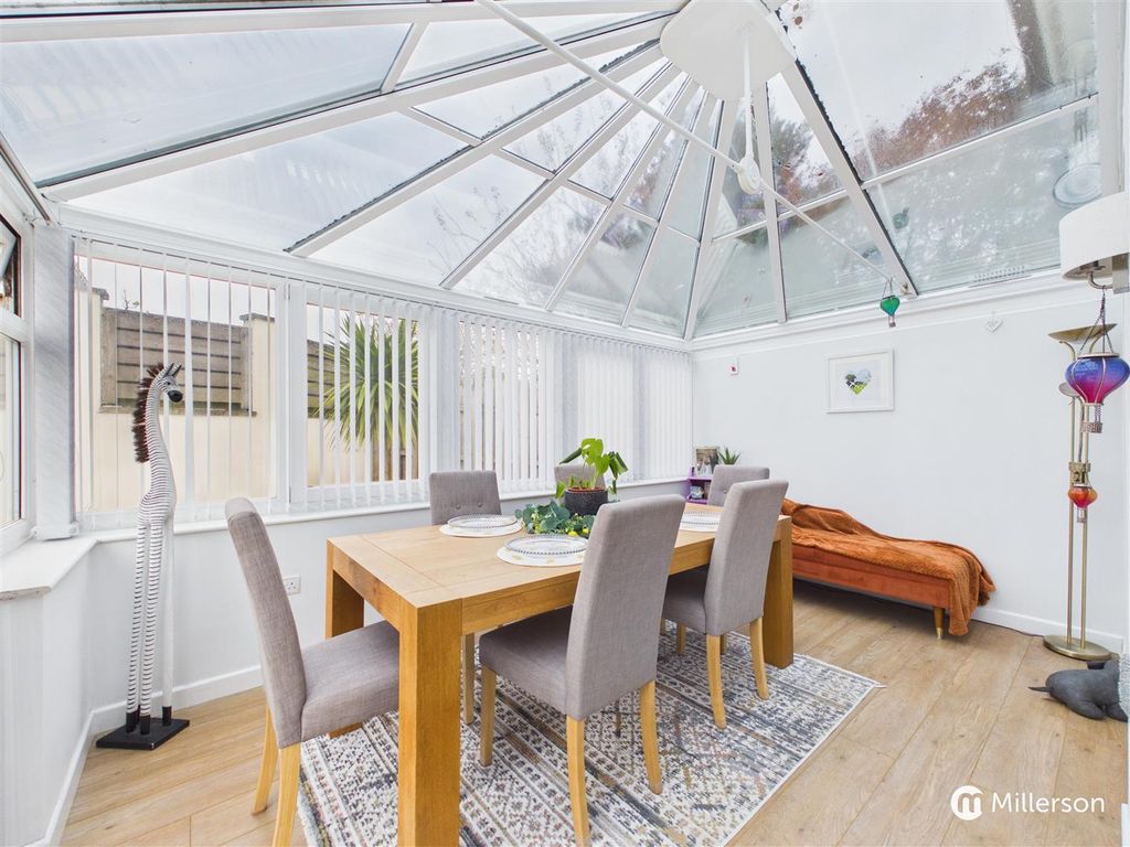 Property photo 2 of 21 Conservatory/Dining Room