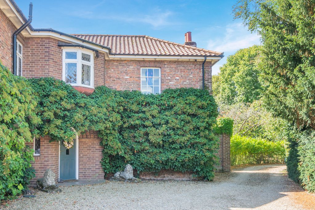 Property photo 3 of 39