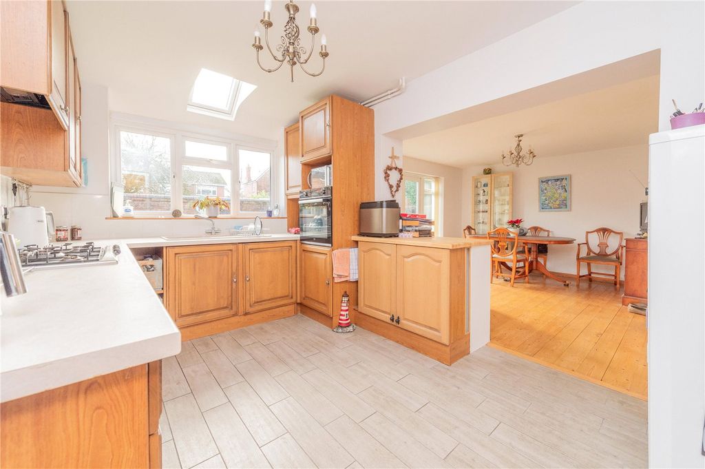 Property photo 2 of 37 Picture No. 25