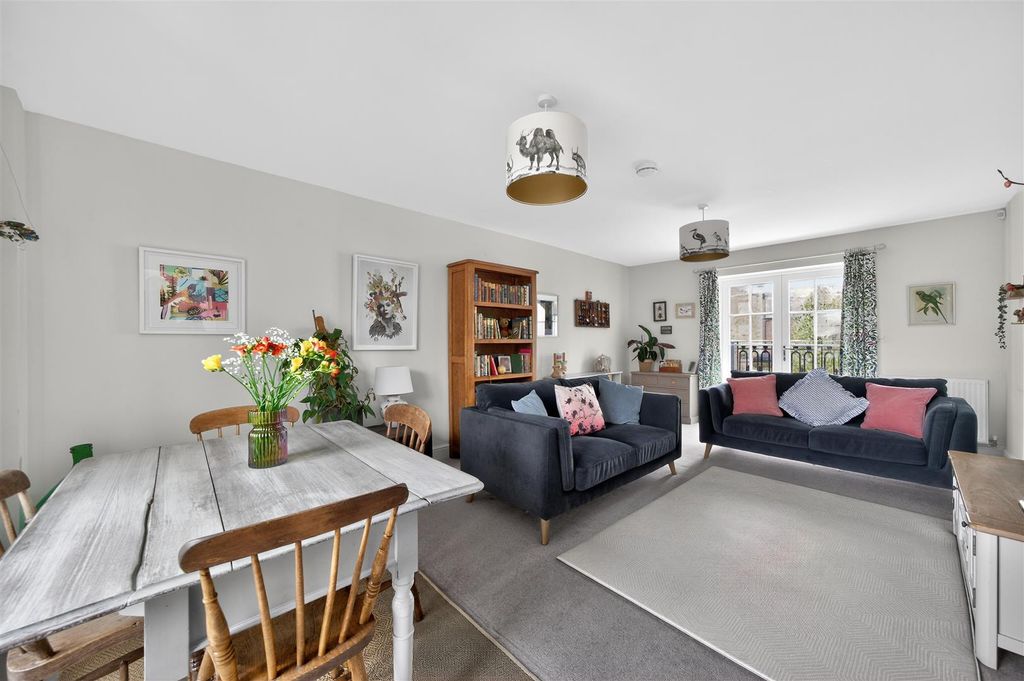 Property photo 2 of 20 Sitting Room