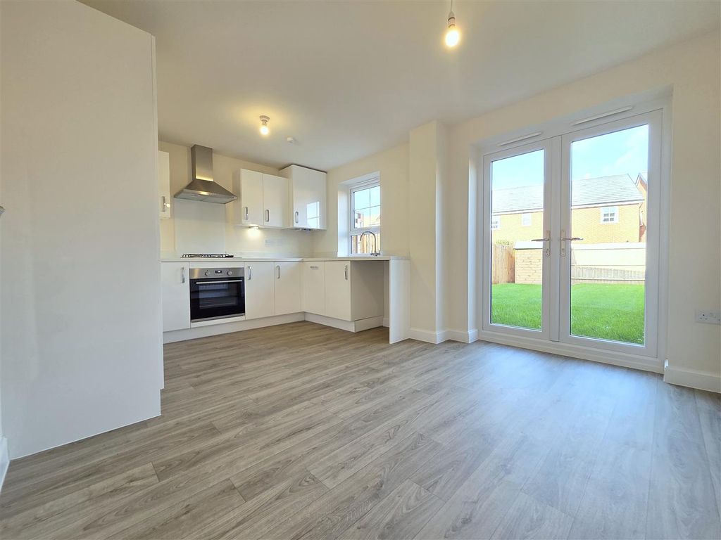 Property photo 3 of 13 Kitchen Diner