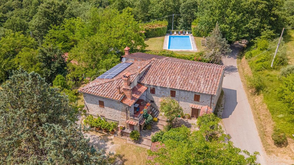 Property photo 1 of 54 Stone Farmhouse With Pool And Land – San Martino Sopr’Arno (Capolona)