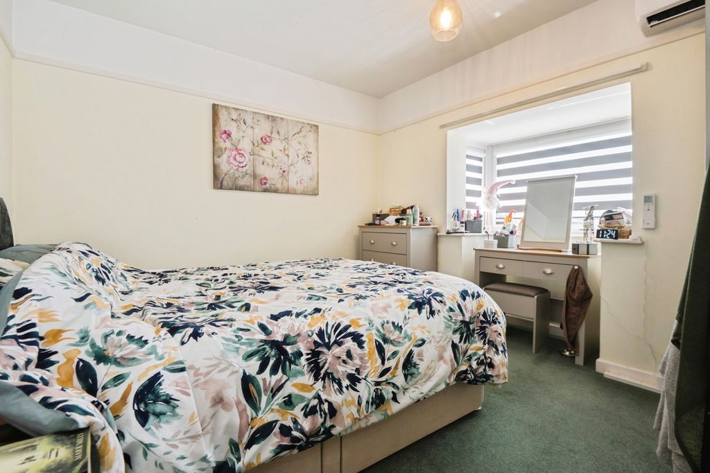 Property photo 3 of 15 Photo