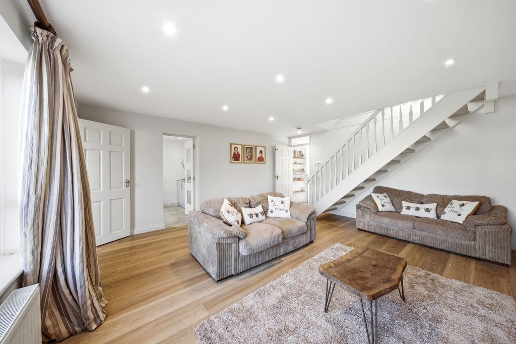 Property photo 3 of 24