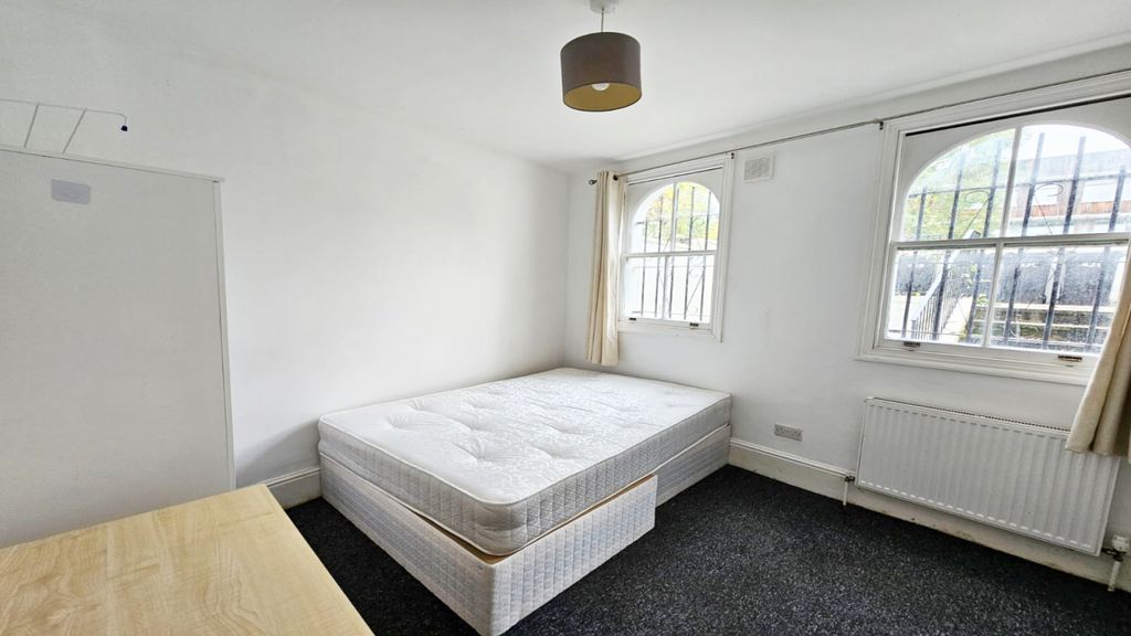 Property photo 1 of 12 Large Apartment - Bills Included