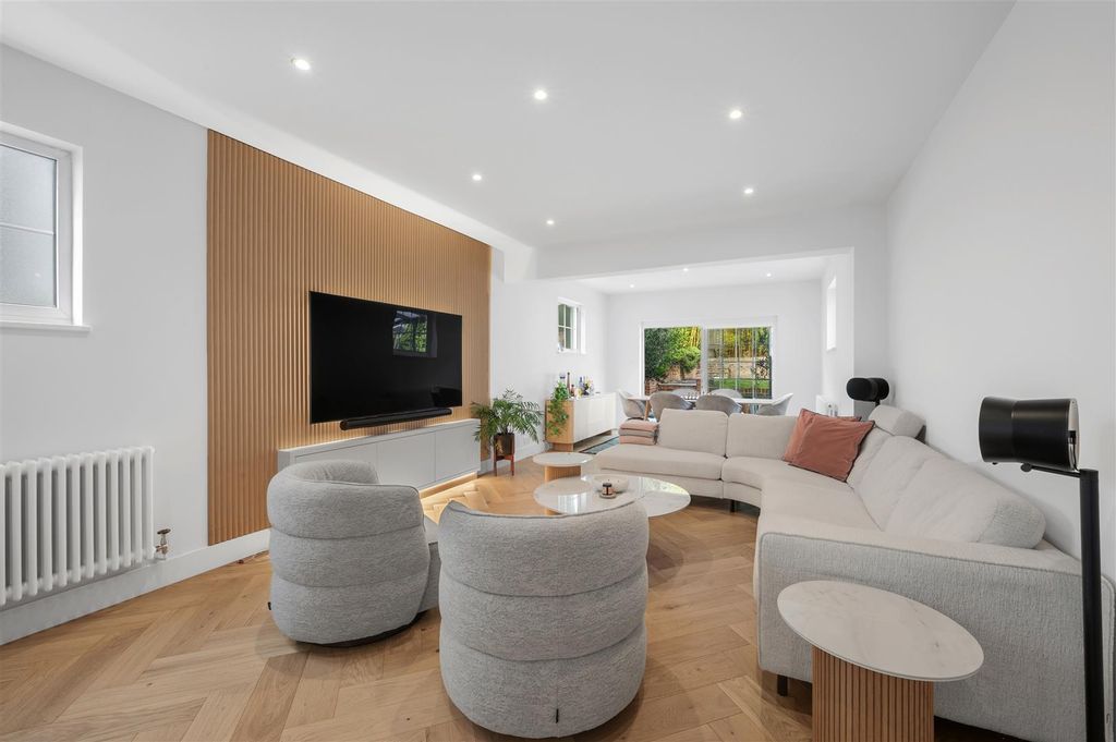 Property photo 2 of 29 10 Hunter Road-5.Jpg