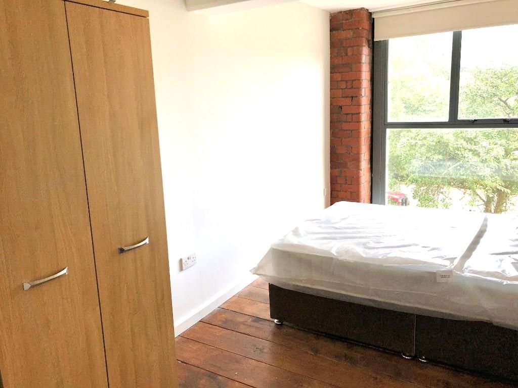 4 bed flat to rentWhingate, Leeds LS12 photo 4
