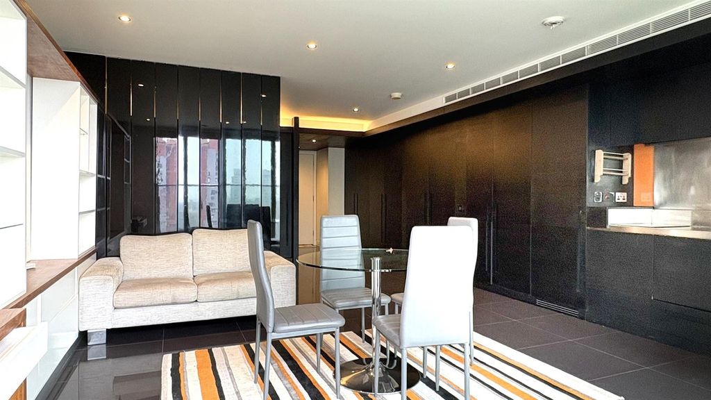 Property photo 3 of 11 Property To Rent In Pan Peninsula