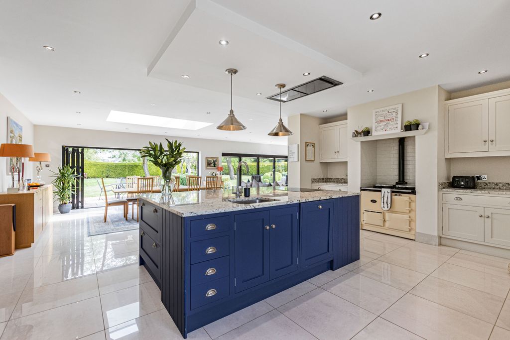 Property photo 2 of 46 Kitchen/Dining