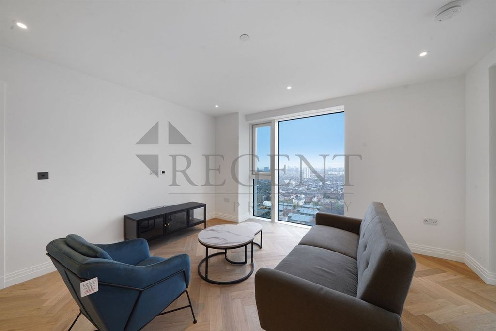Property photo 3 of 17 Open Plan
