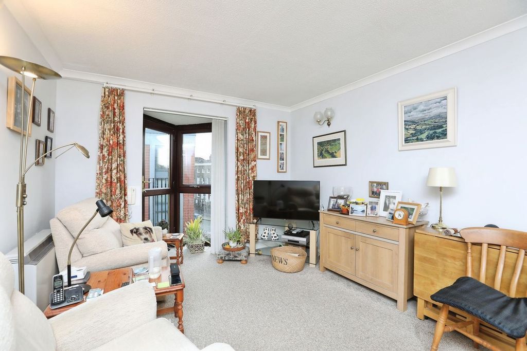 Property photo 3 of 12