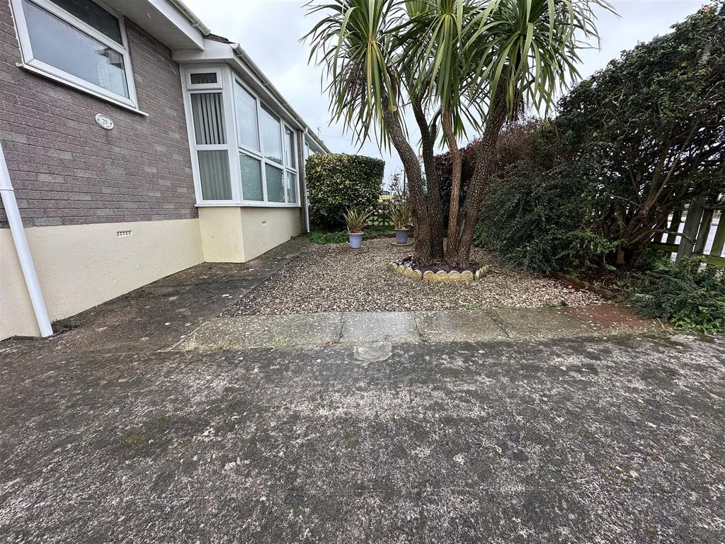 Property photo 3 of 14 Front Garden