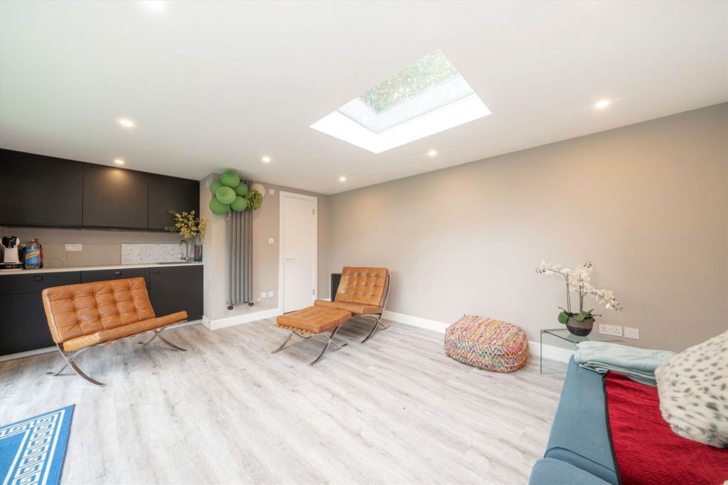 Additional image 9 of 5 bed property for saleWensleydale Road, Hampton TW12