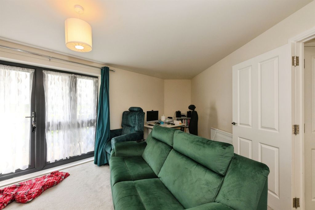 Property photo 3 of 12