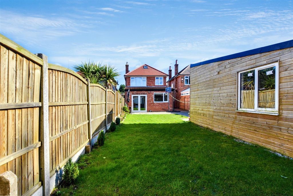 Property photo 2 of 26 Garden_4.Jpeg