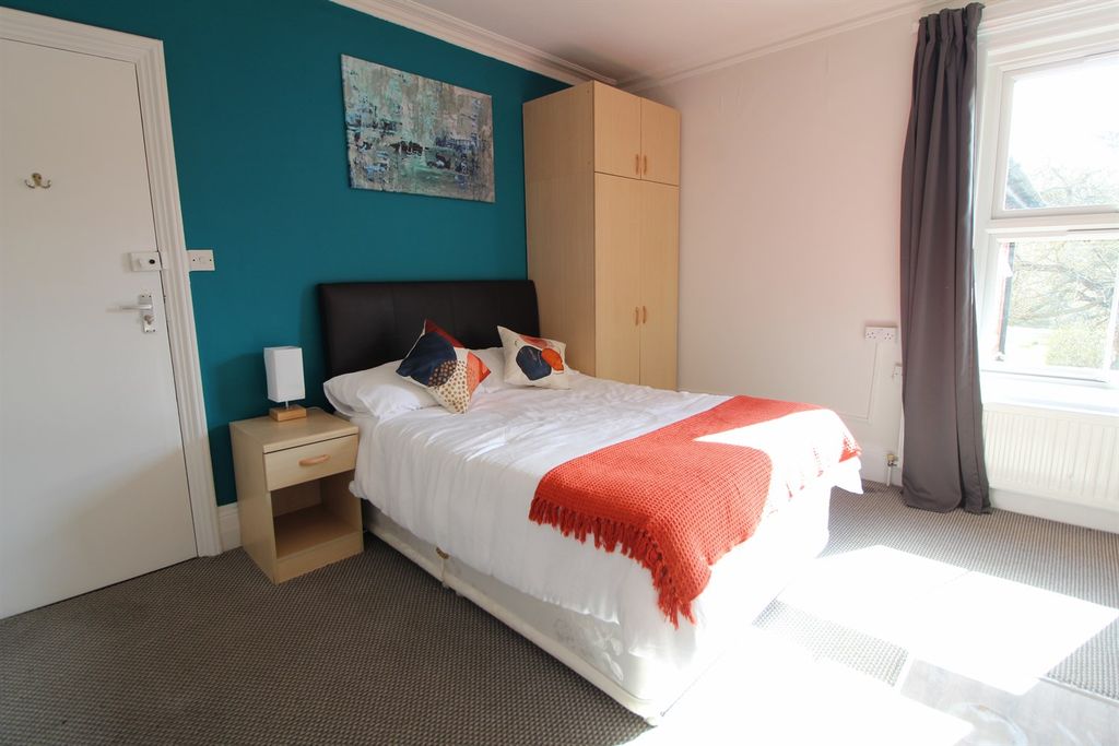 Property photo 3 of 10 Bedroom