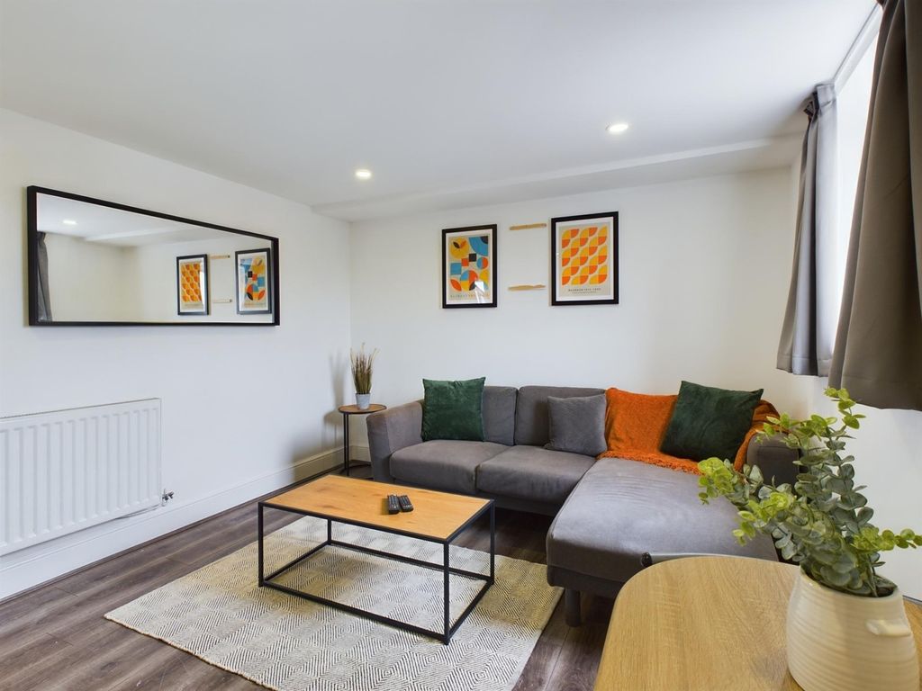 Property photo 2 of 9 A Stylish And Inviting Large Modern Living Room, P...