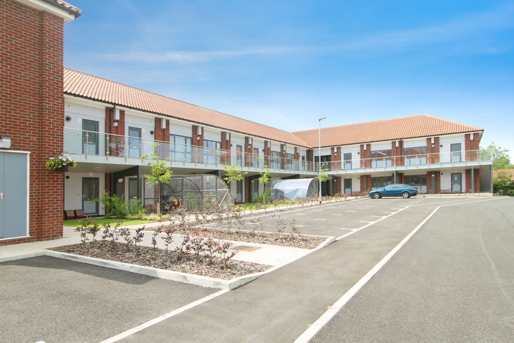 Property photo 1 of 8