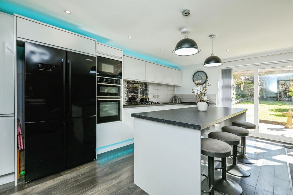 Property photo 2 of 19 Pbox-Img.Jpg