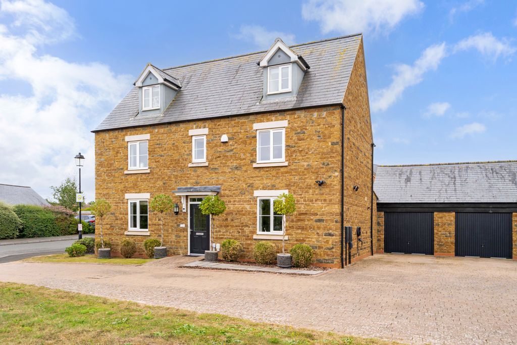 Property photo 1 of 18 Front