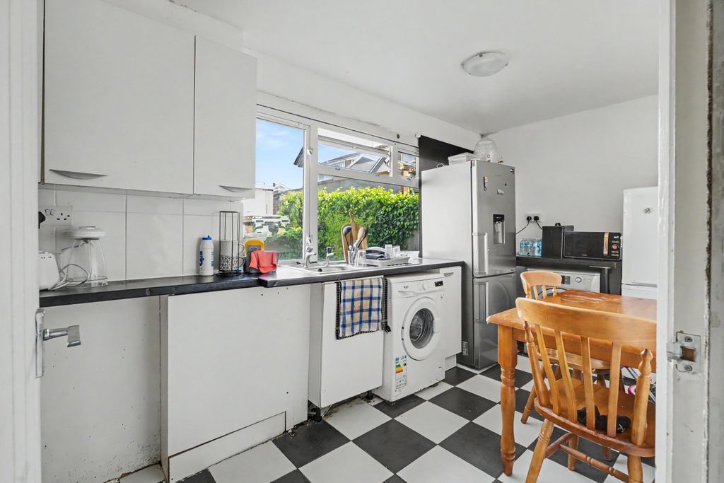 Additional image 4 of 2 bed flat for saleFrobisher Close, Daventry NN11