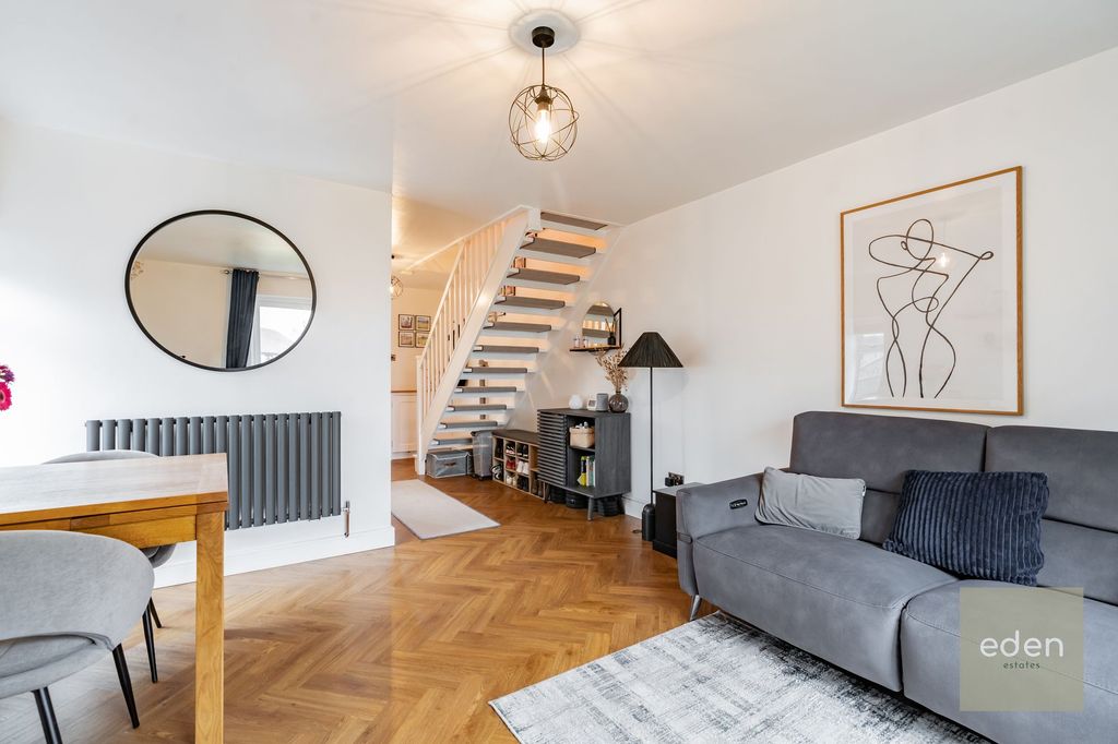 Property photo 2 of 23