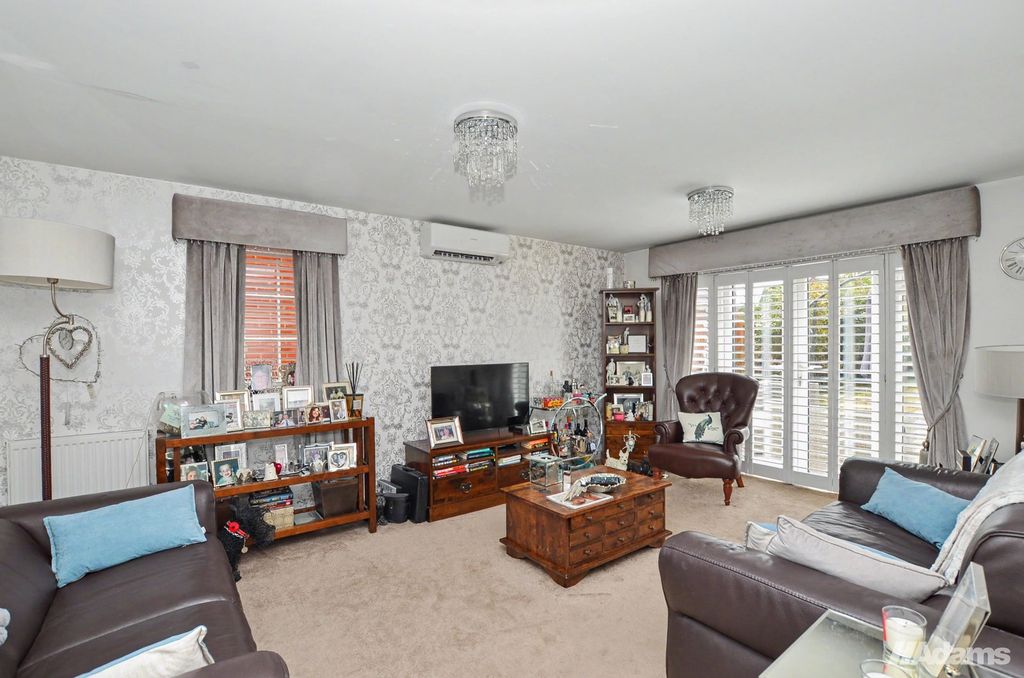 Property photo 3 of 28