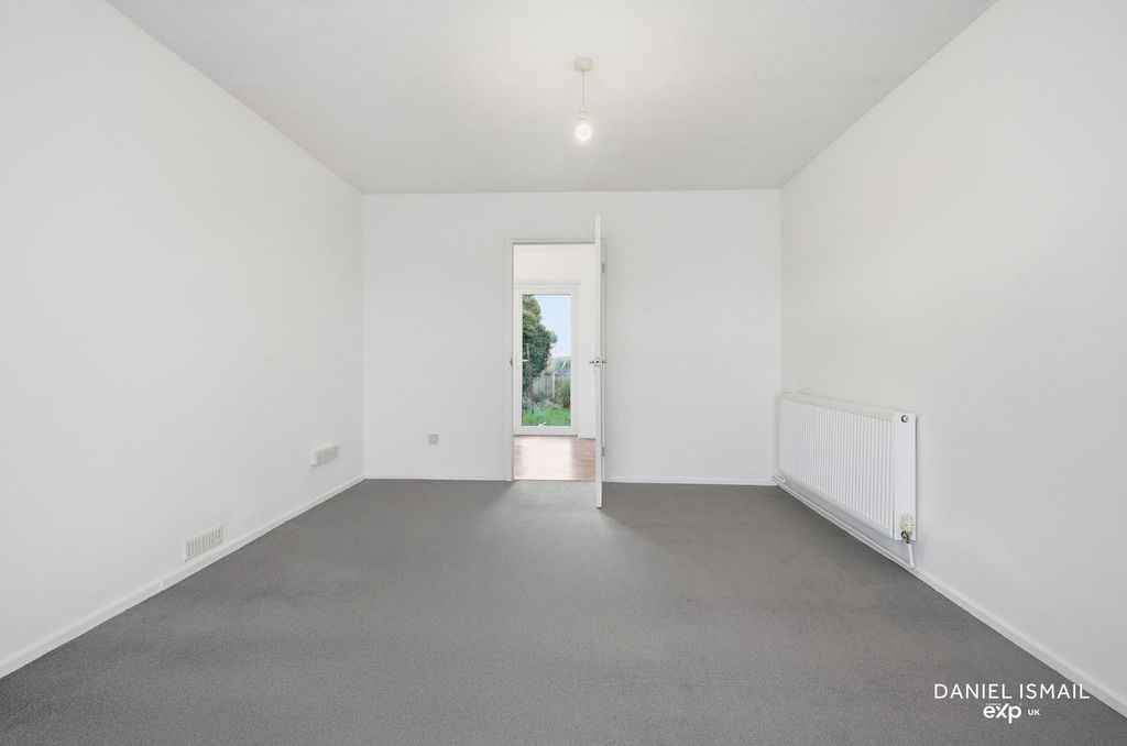 Property photo 2 of 21