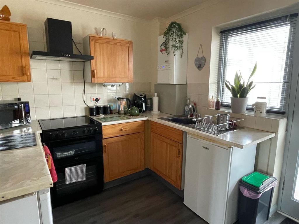 Property photo 3 of 14 Kitchen.Jpg