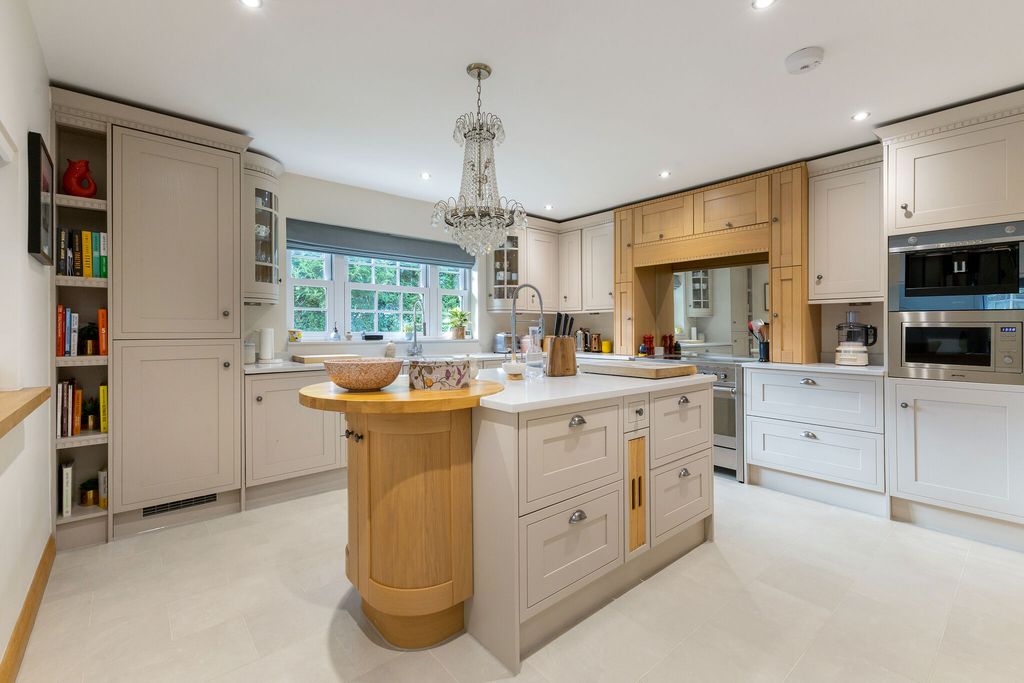 Property photo 3 of 12 3